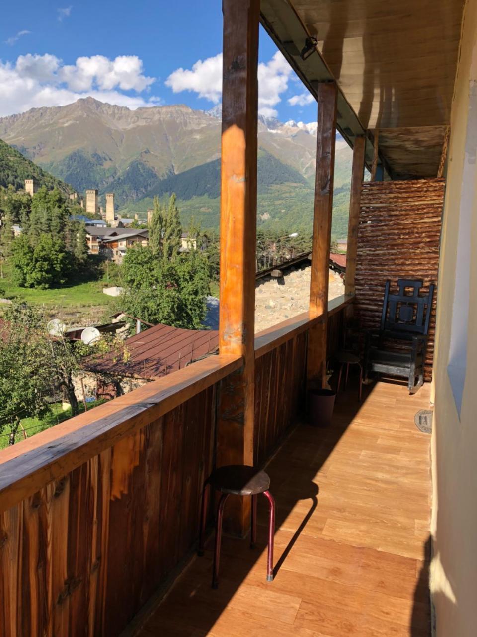Travel Inn House Mestia • Მოგზაურის Სახლი エクステリア 写真